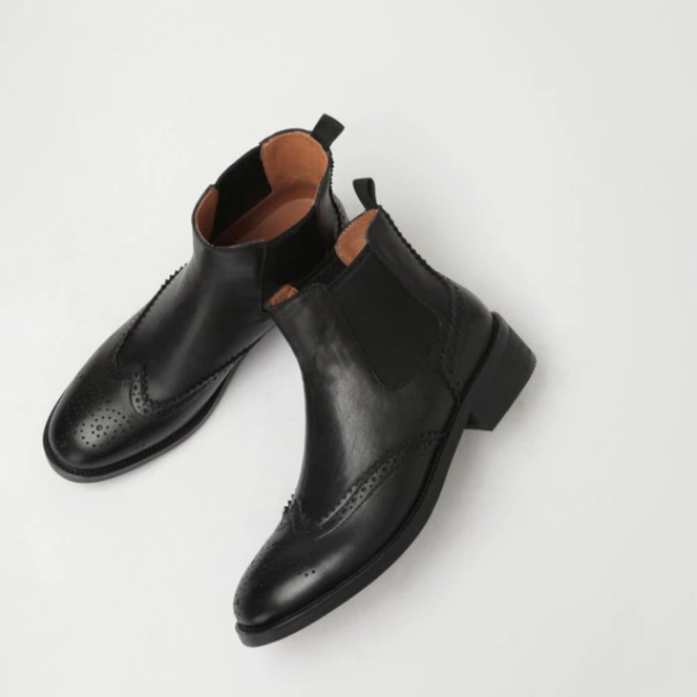 Women Black Chelsea booties